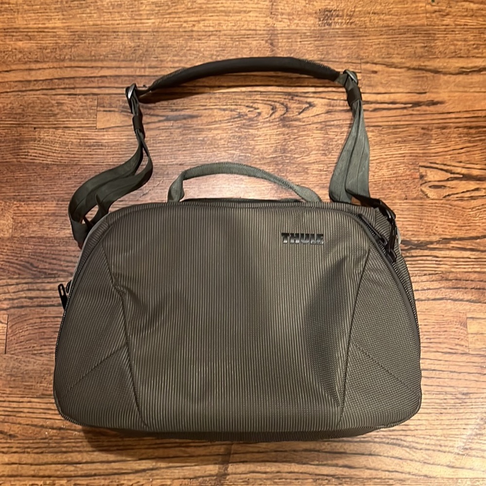 Thule Crossover 2
boarding bag forest night green